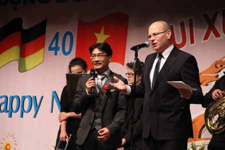 សហគមន៍ជនវៀតណាមនៅឯបរទេសទទួលបុណ្យចូលឆ្នាំថ្មី២០១៥